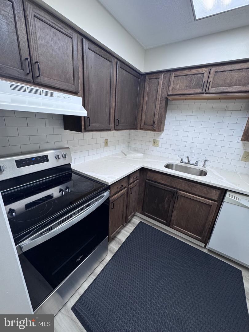 2049 Lucas Ln Property Photo 5