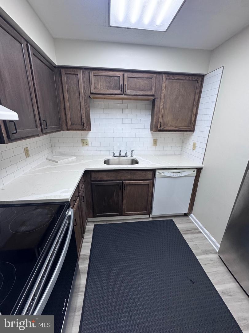 2049 Lucas Ln Property Photo 7