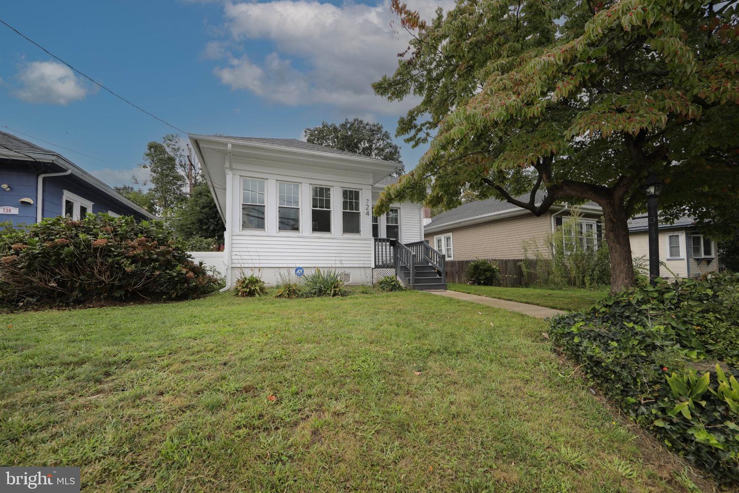 724 Willitts Ave Property Photo 2