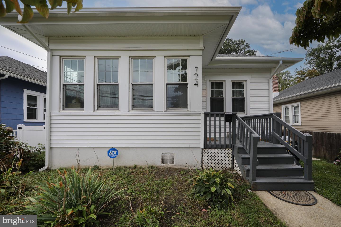 724 Willitts Ave Property Photo 3