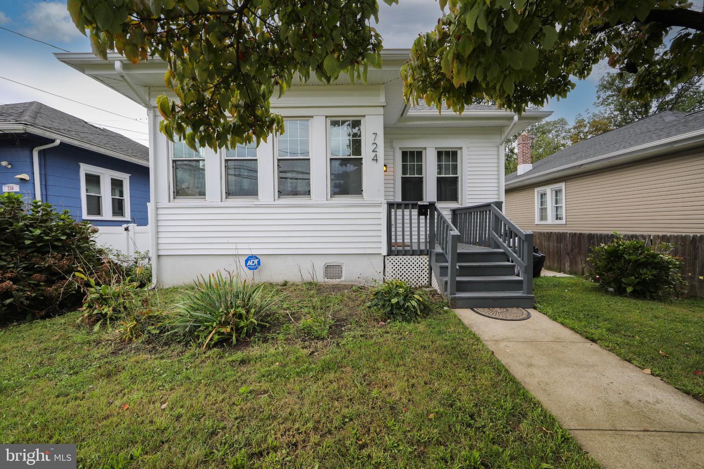 724 Willitts Ave Property Photo 4