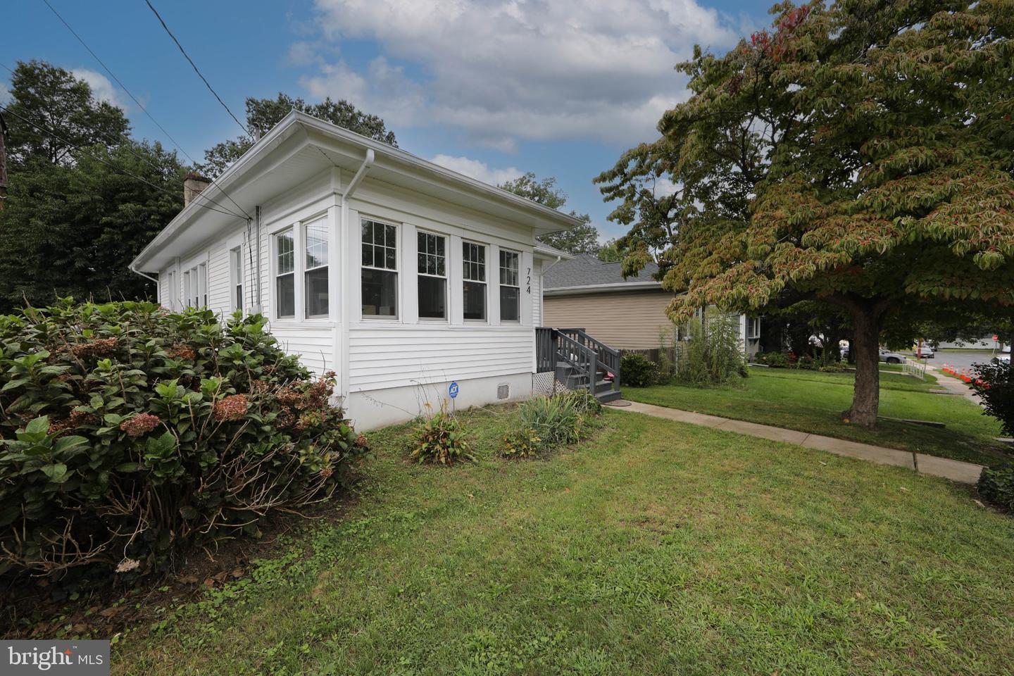724 Willitts Ave Property Photo 7