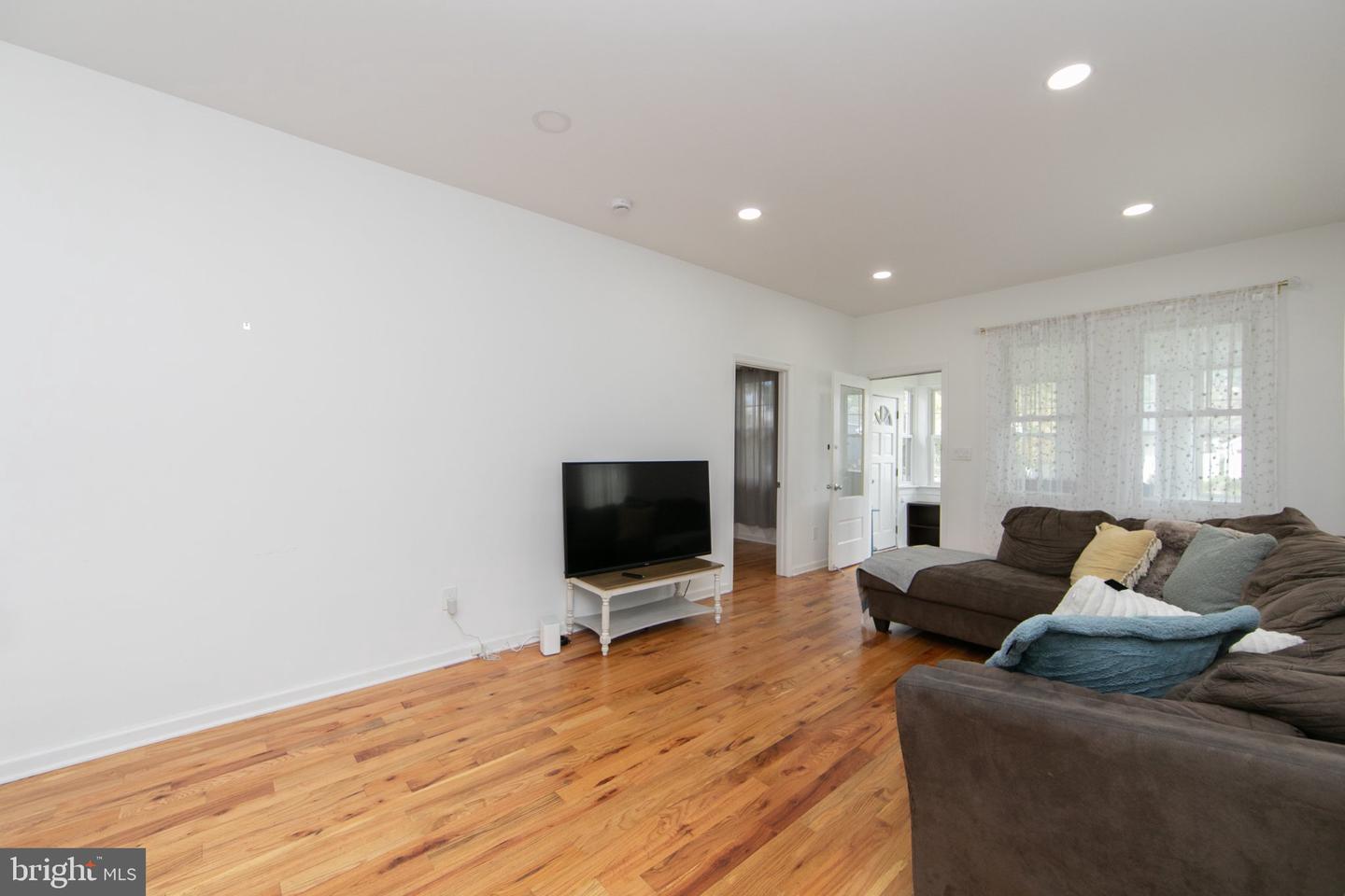 724 Willitts Ave Property Photo 17