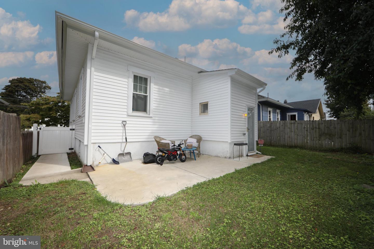 724 Willitts Ave Property Photo 34