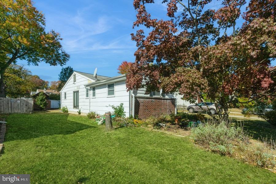 212 3rd Ave W Property Photo 2