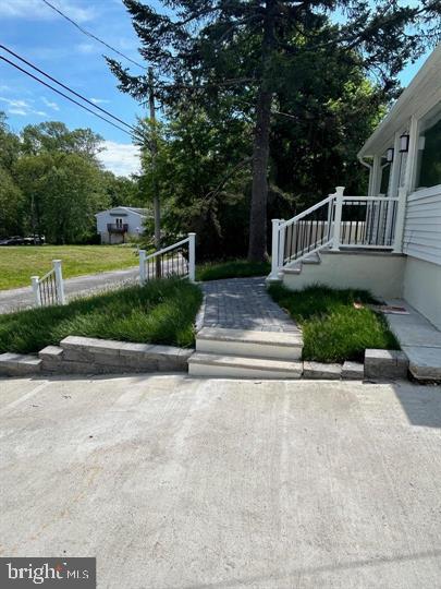 352 Roosevelt Ave Property Photo 3