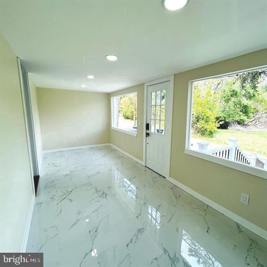 352 Roosevelt Ave Property Photo 5