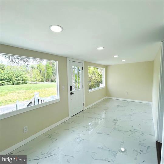 352 Roosevelt Ave Property Photo 6
