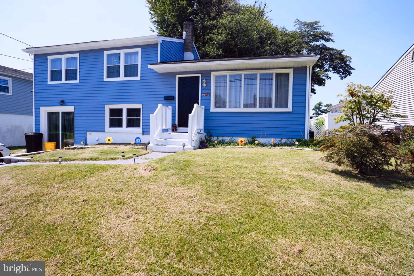 1420 Chestnut Ave Property Photo 1