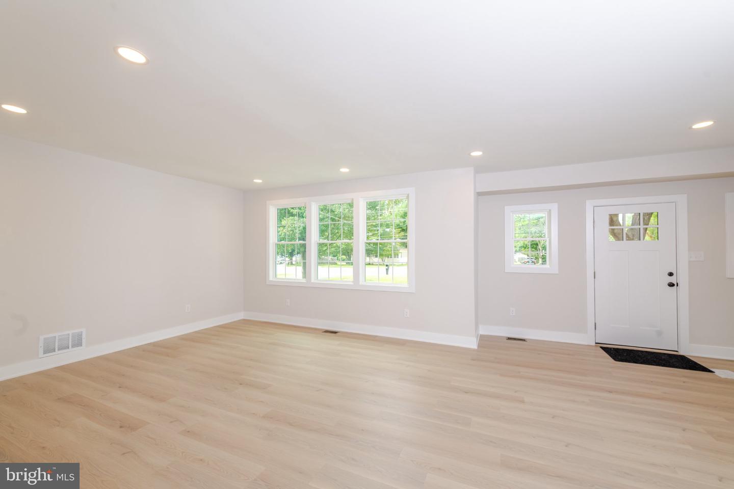 314 S White Horse Pike Property Photo 4
