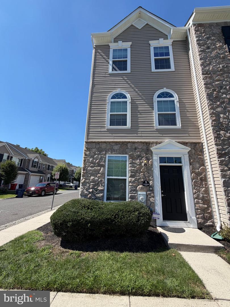 1 Stevens Ct Property Photo 1