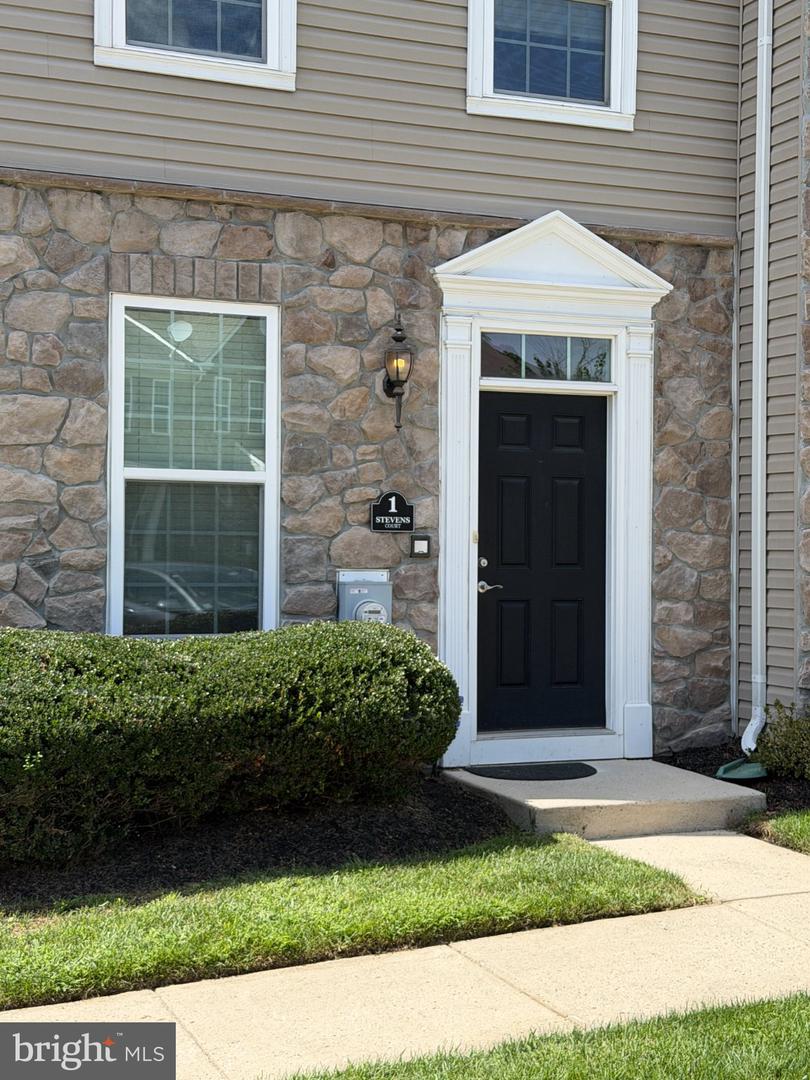1 Stevens Ct Property Photo 3