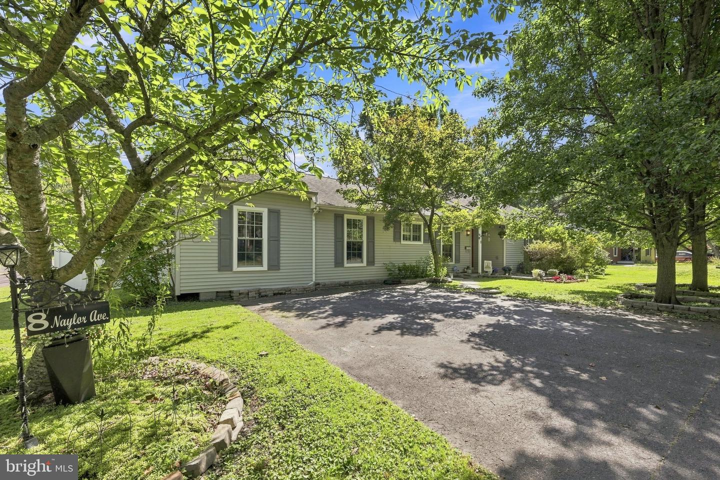 8 Naylor Ave Property Photo 3