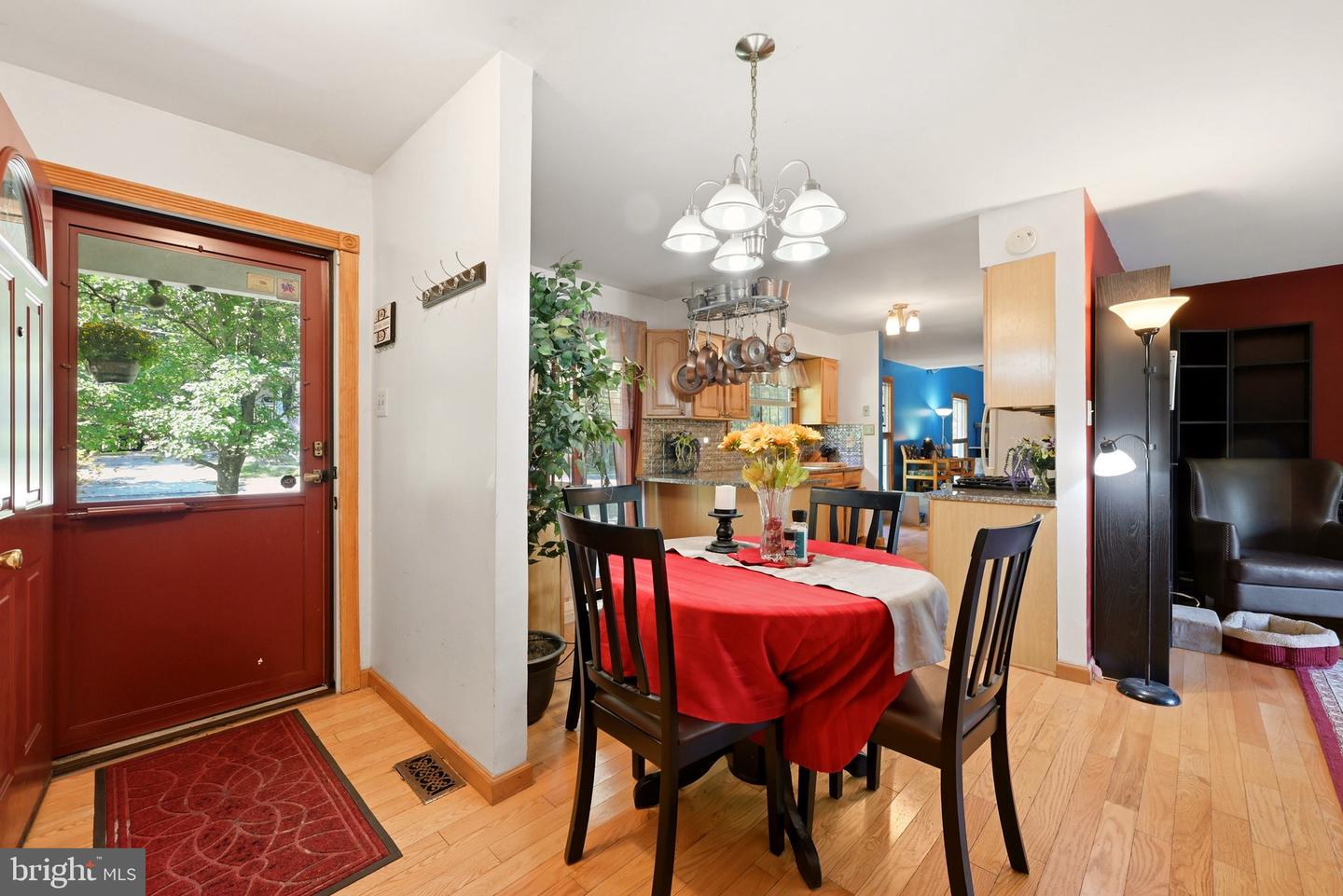 8 Naylor Ave Property Photo 4