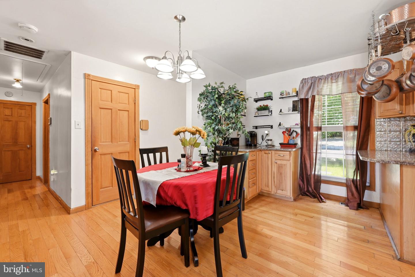 8 Naylor Ave Property Photo 5