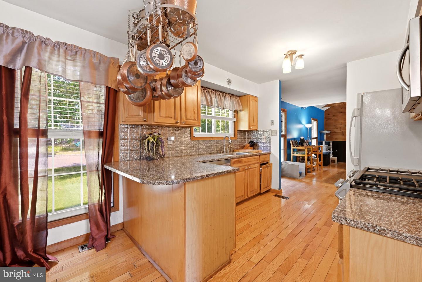 8 Naylor Ave Property Photo 6