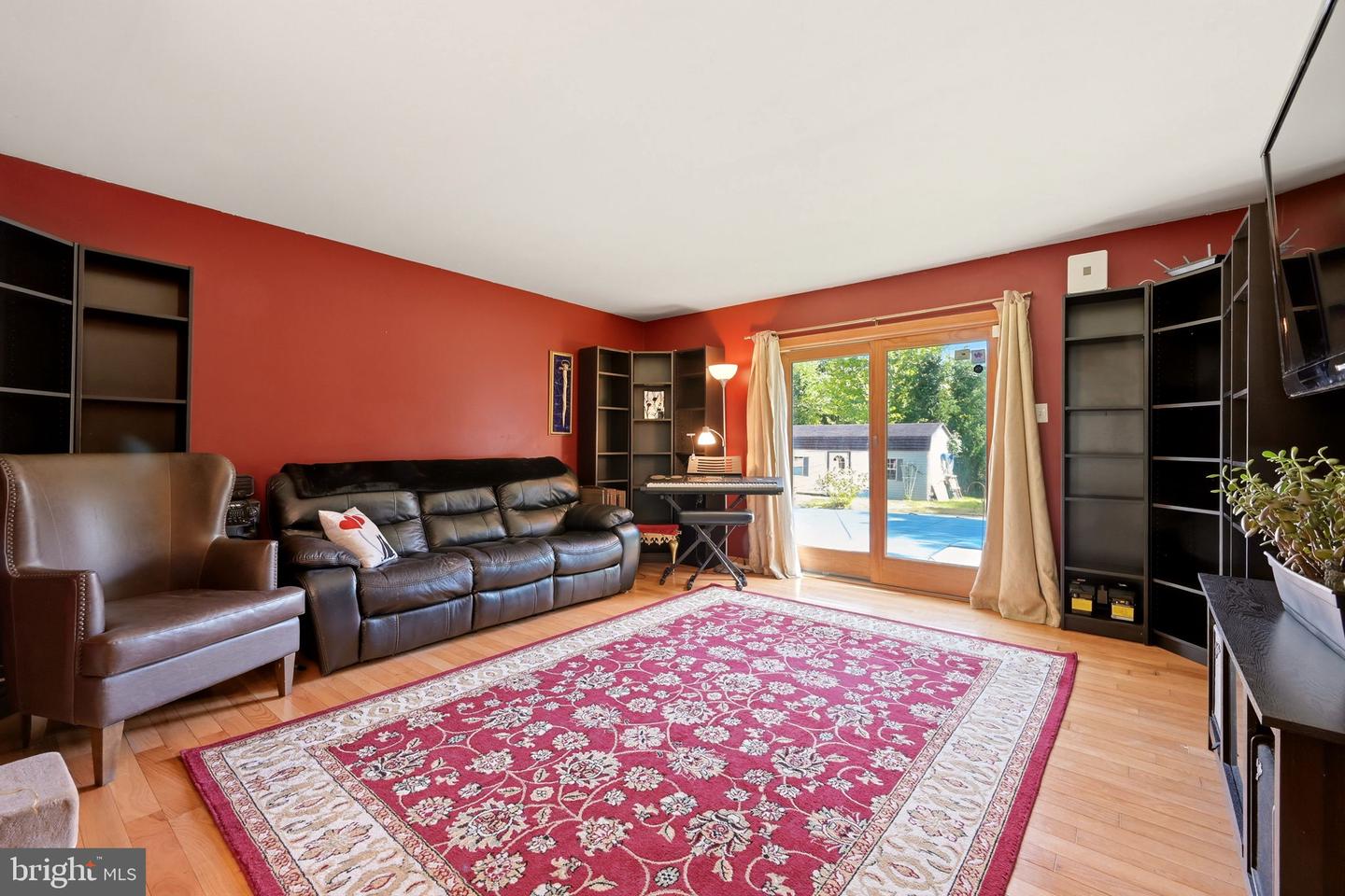 8 Naylor Ave Property Photo 9