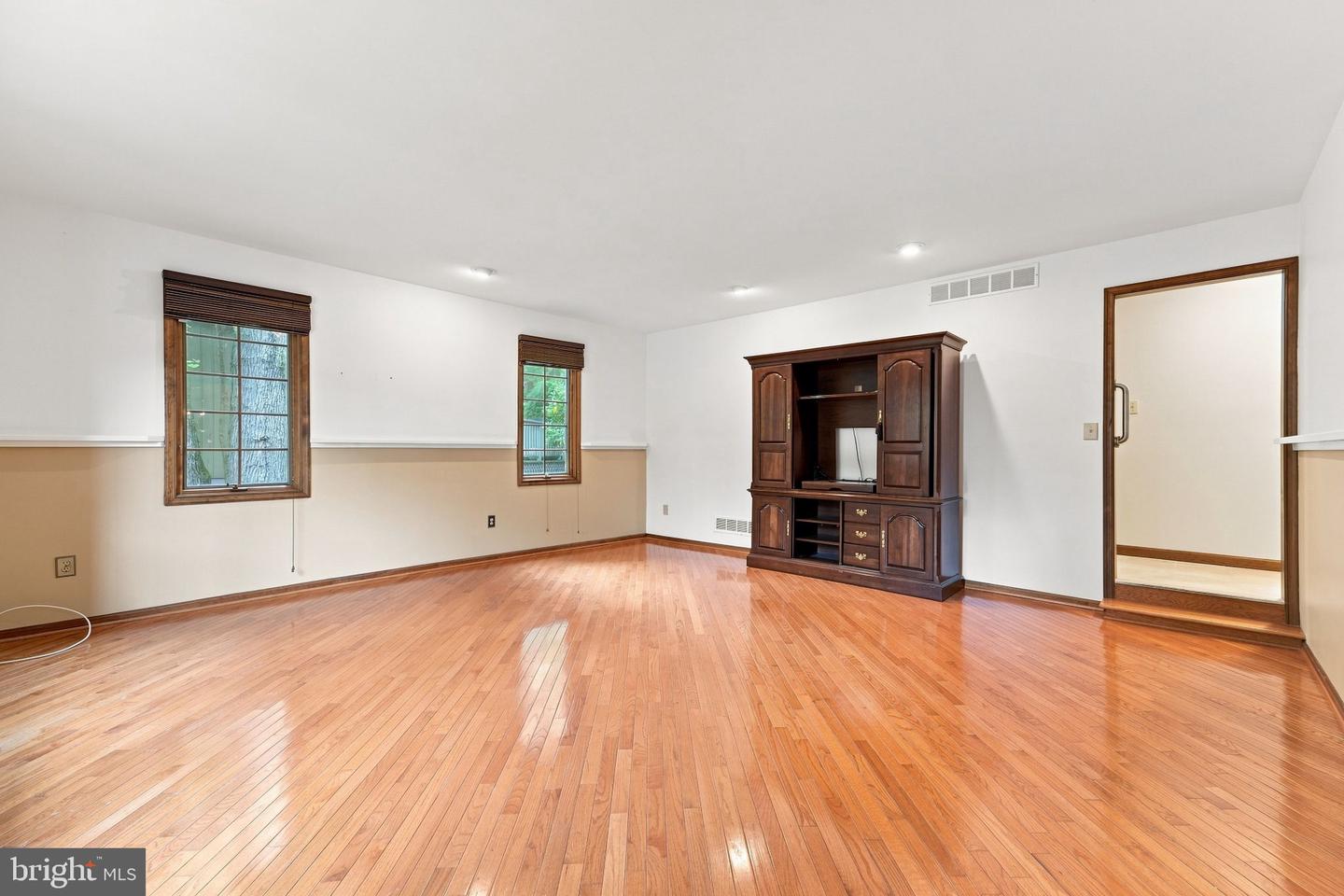 122 Saint Vincent Ct Property Photo 17
