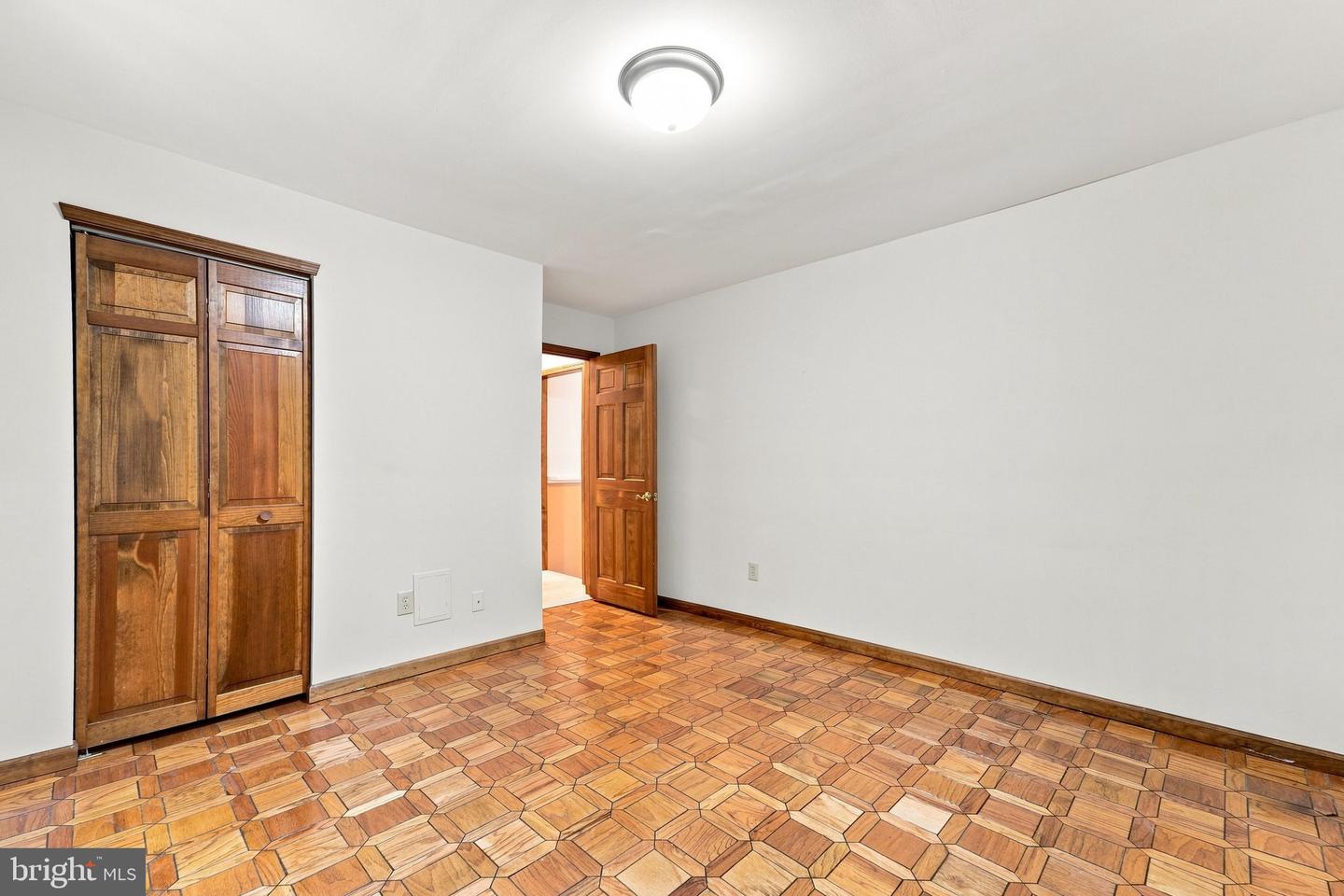 122 Saint Vincent Ct Property Photo 18