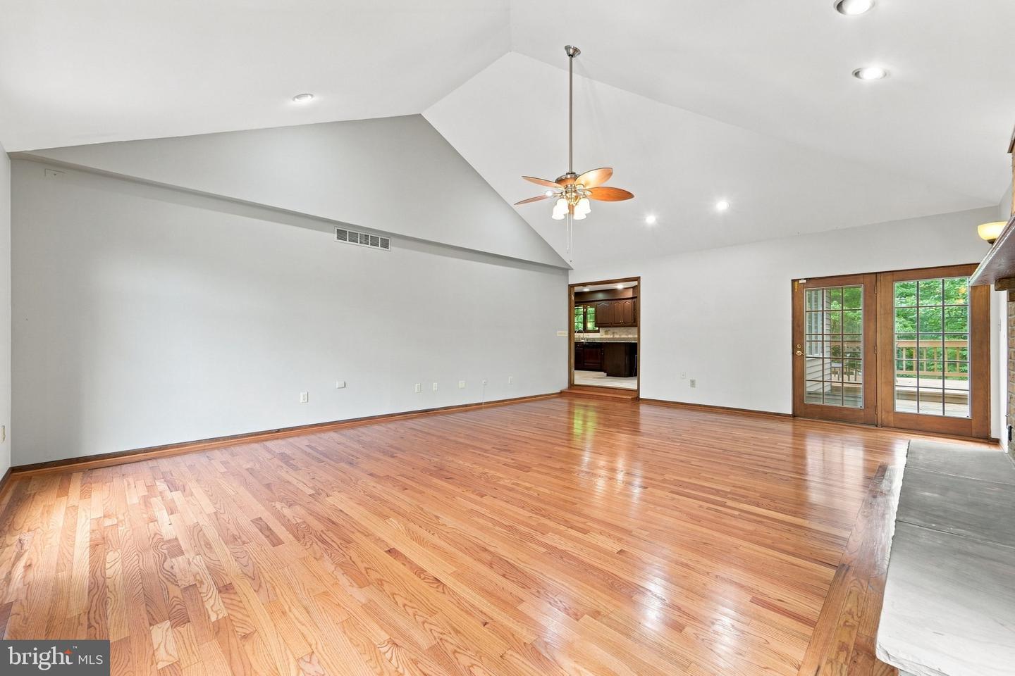 122 Saint Vincent Ct Property Photo 32