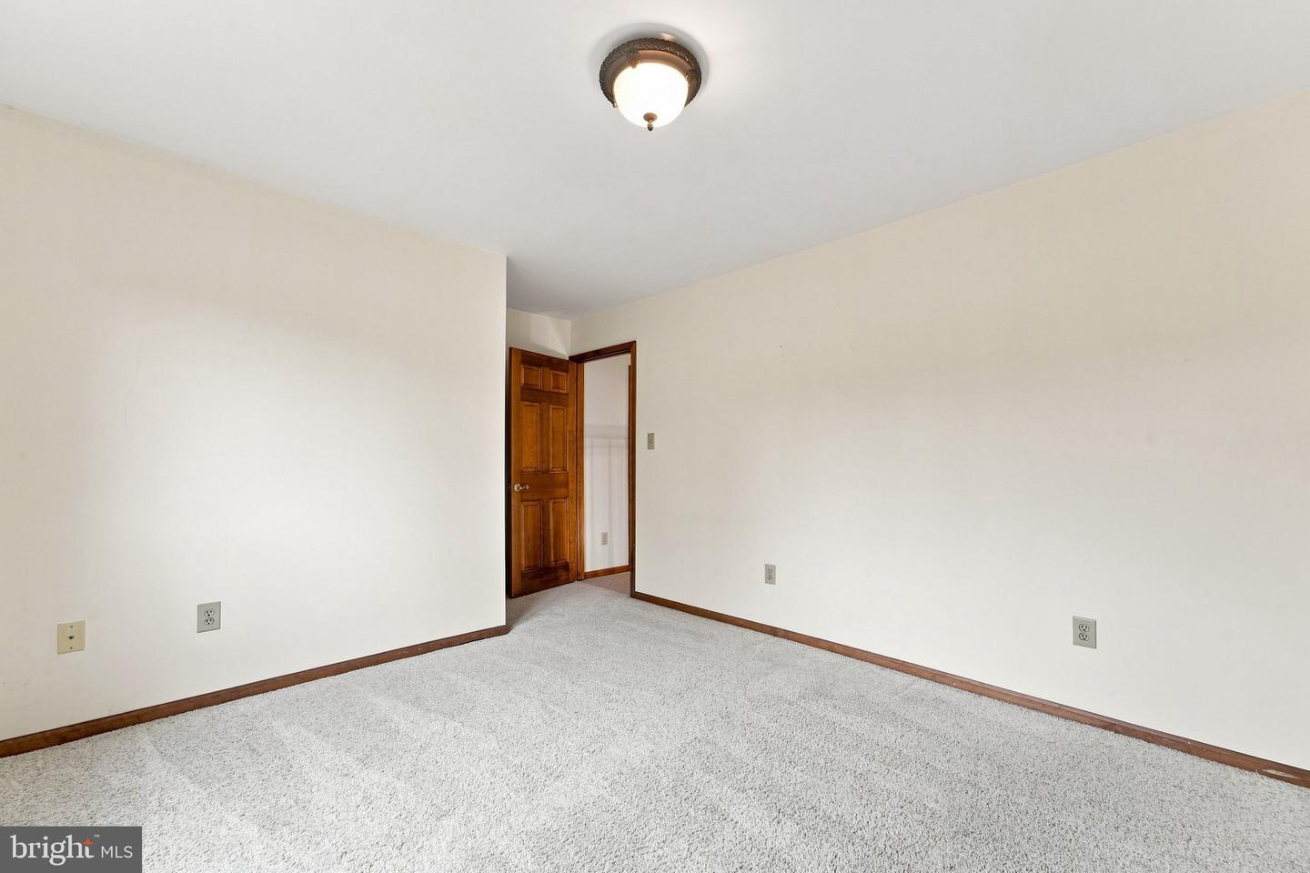 122 Saint Vincent Ct Property Photo 37