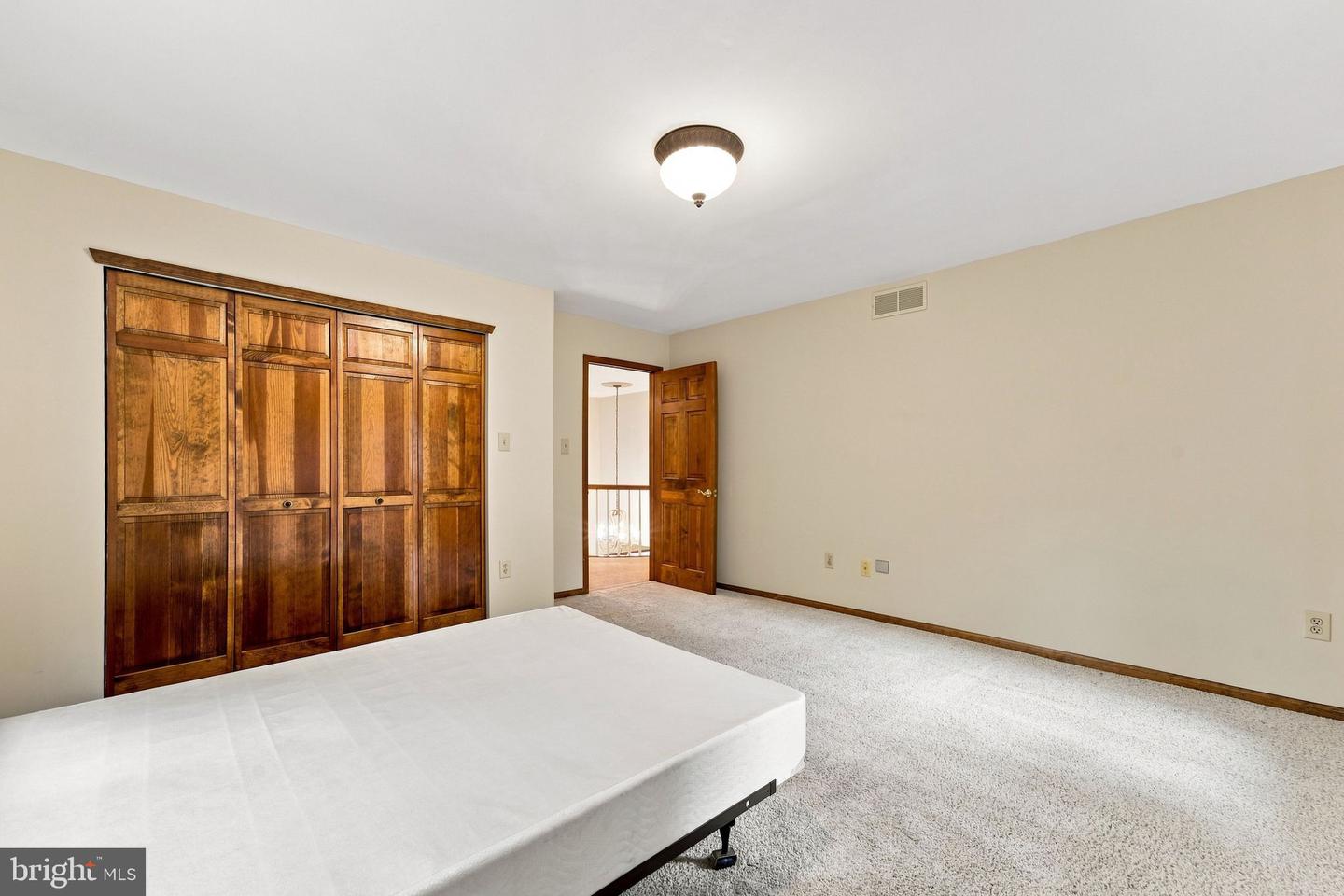 122 Saint Vincent Ct Property Photo 39