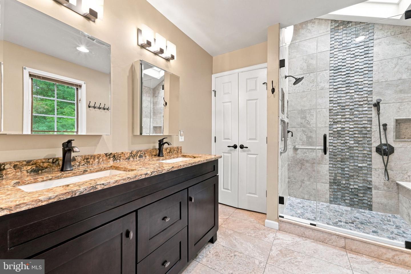 122 Saint Vincent Ct Property Photo 46