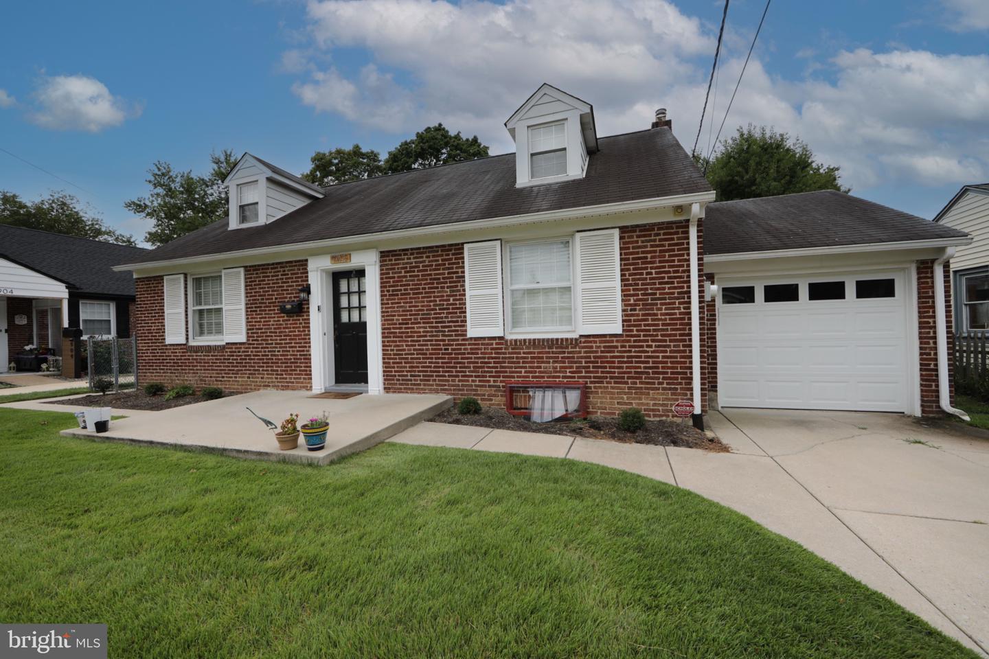 902 Merrick Ave Property Photo 1