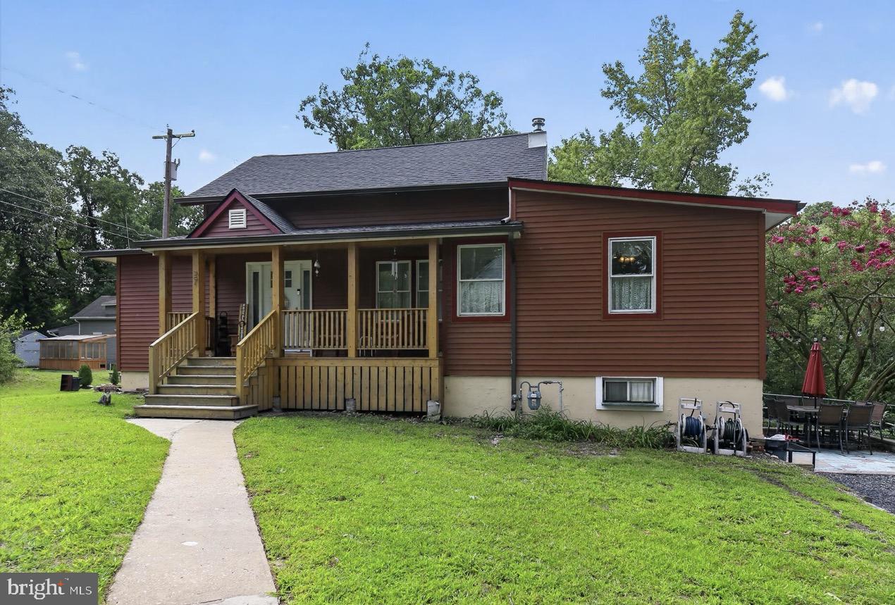 27 Higgins Ave Property Photo 2