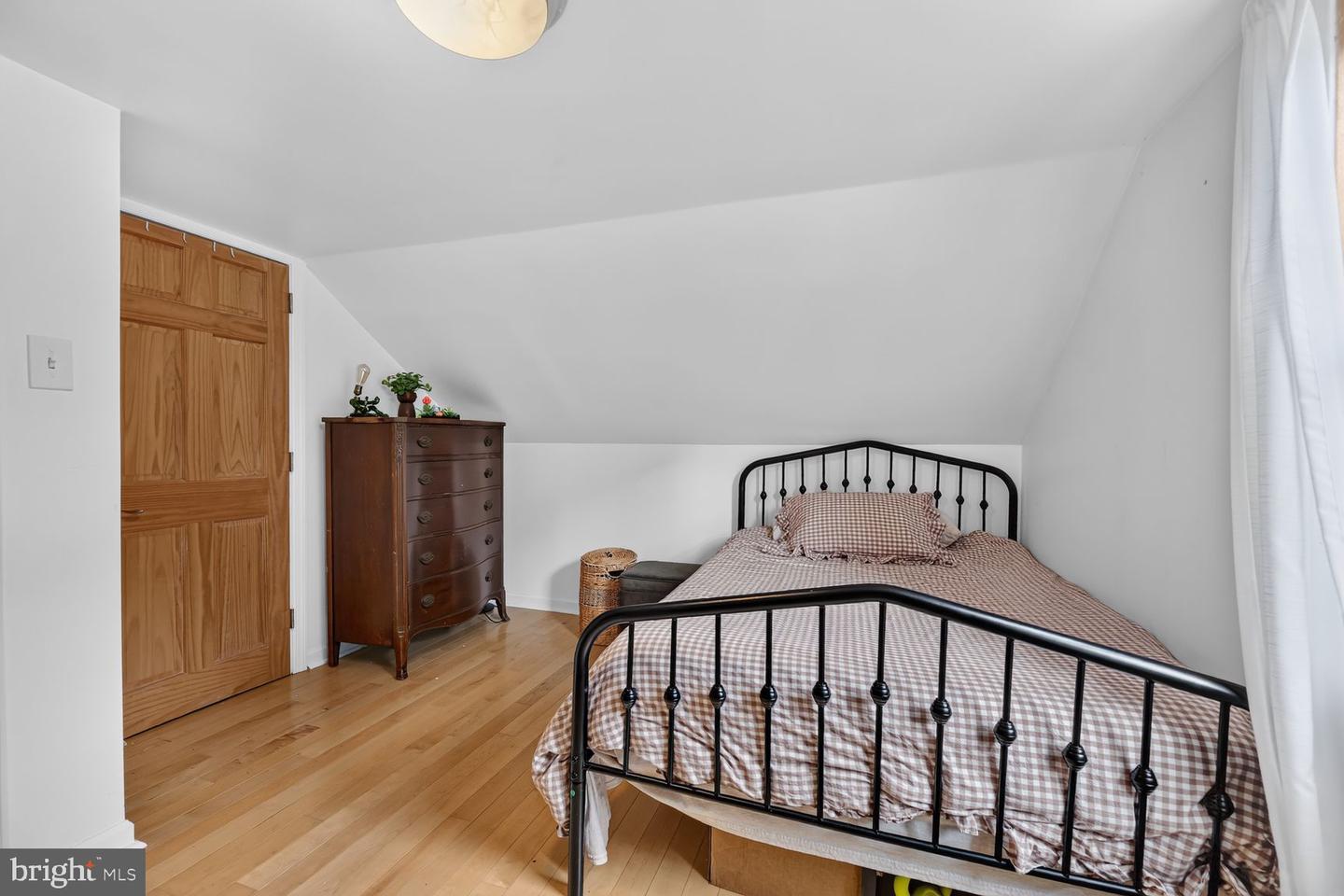 27 Higgins Ave Property Photo 15