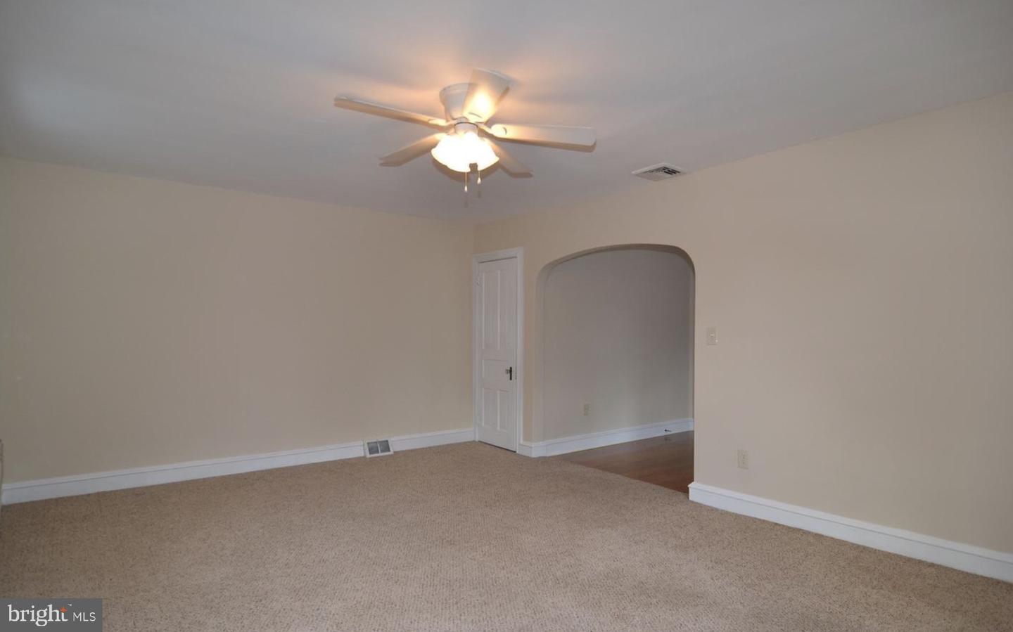 17 W Summit Ave Property Photo 3