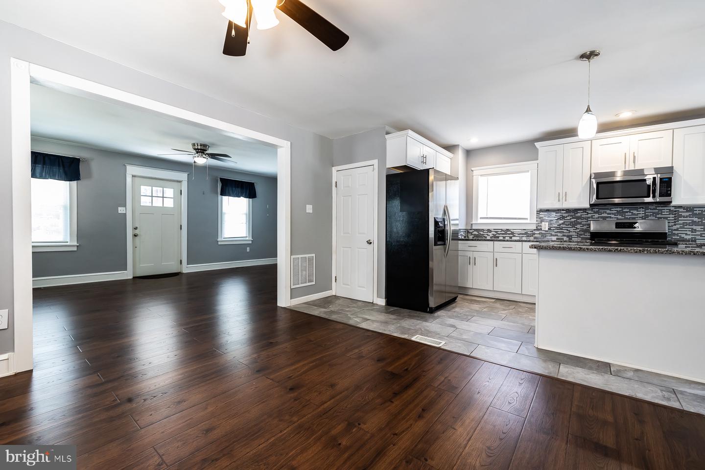 27 Apple Ave Property Photo 8