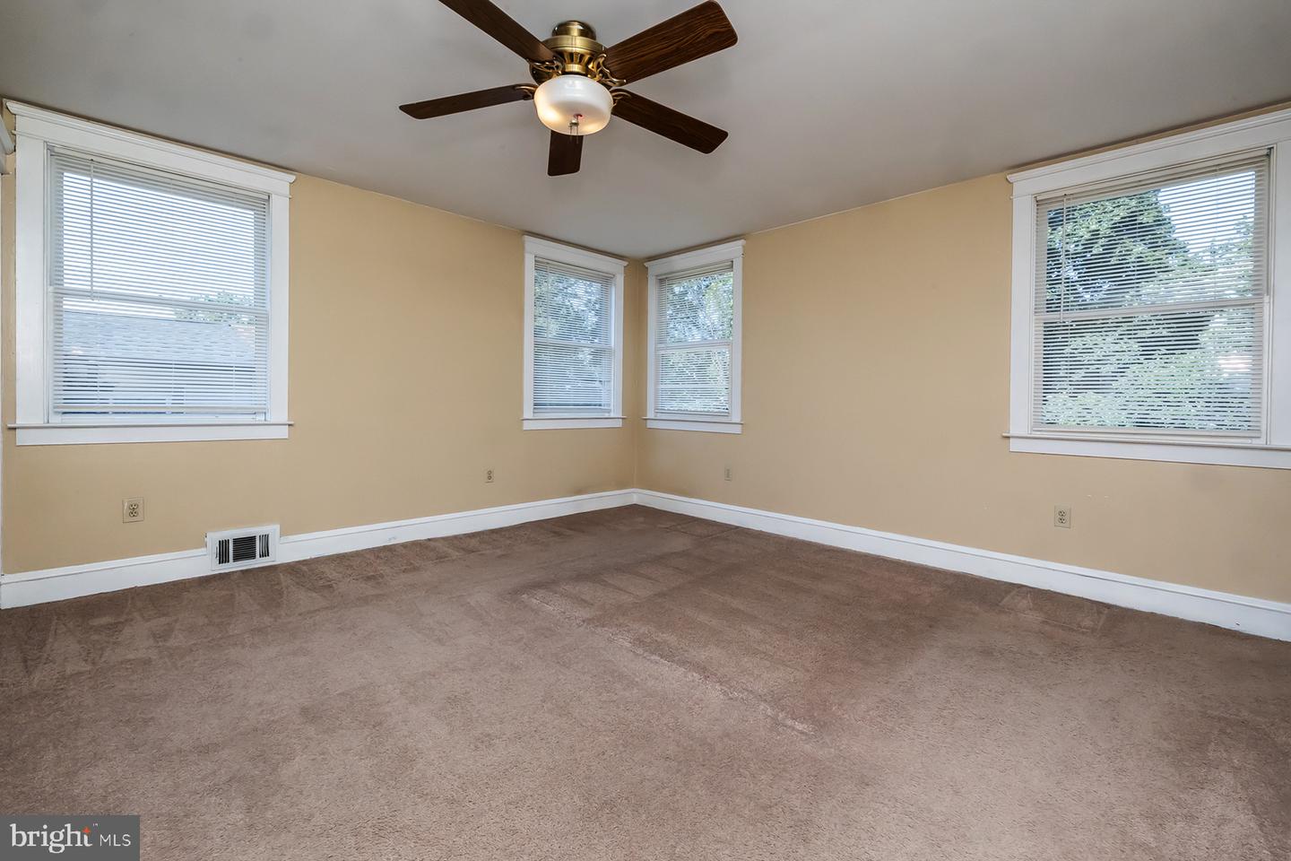 27 Apple Ave Property Photo 20