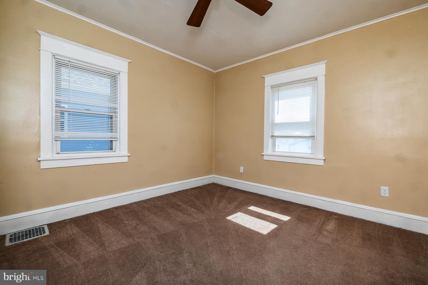 27 Apple Ave Property Photo 24