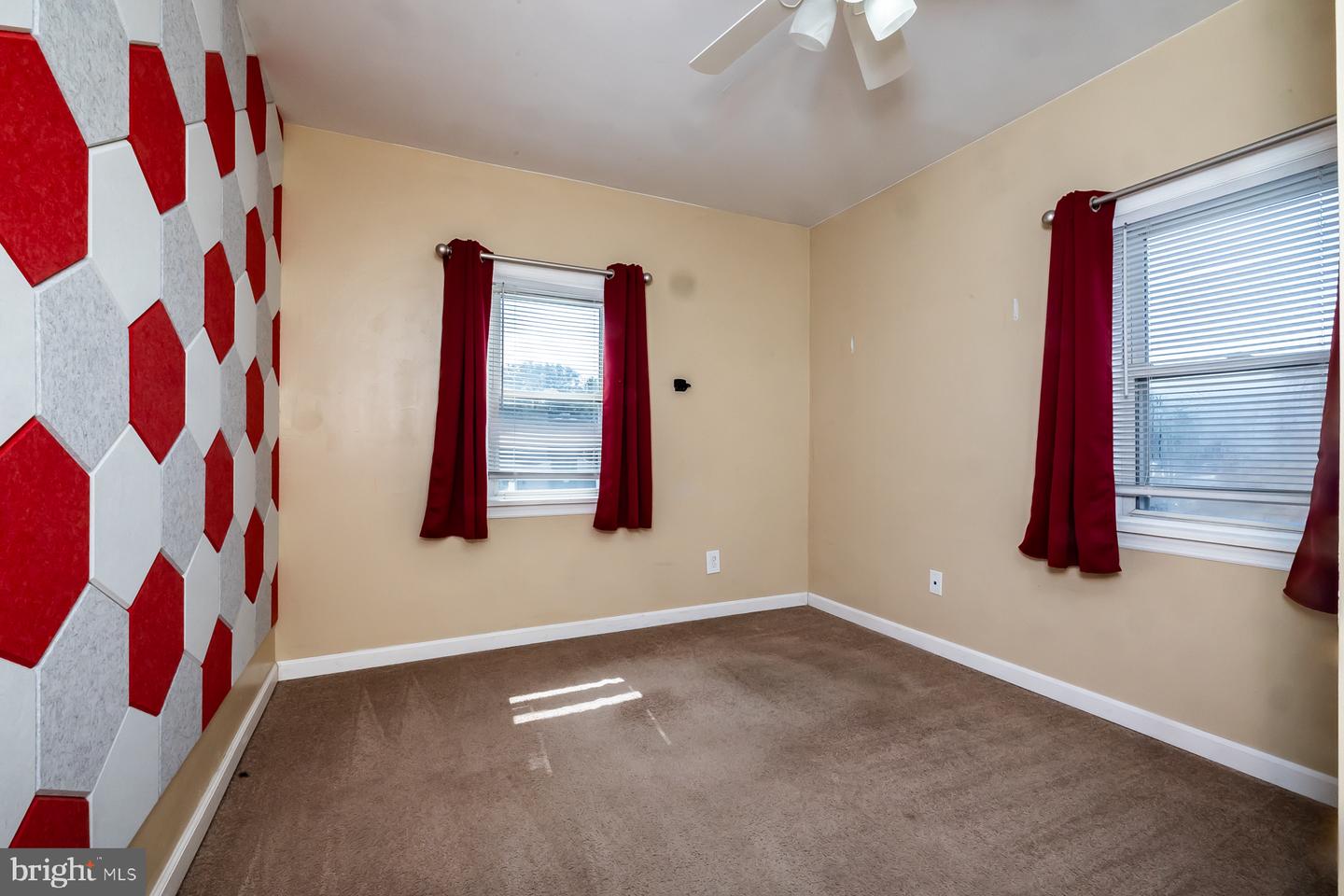 27 Apple Ave Property Photo 26