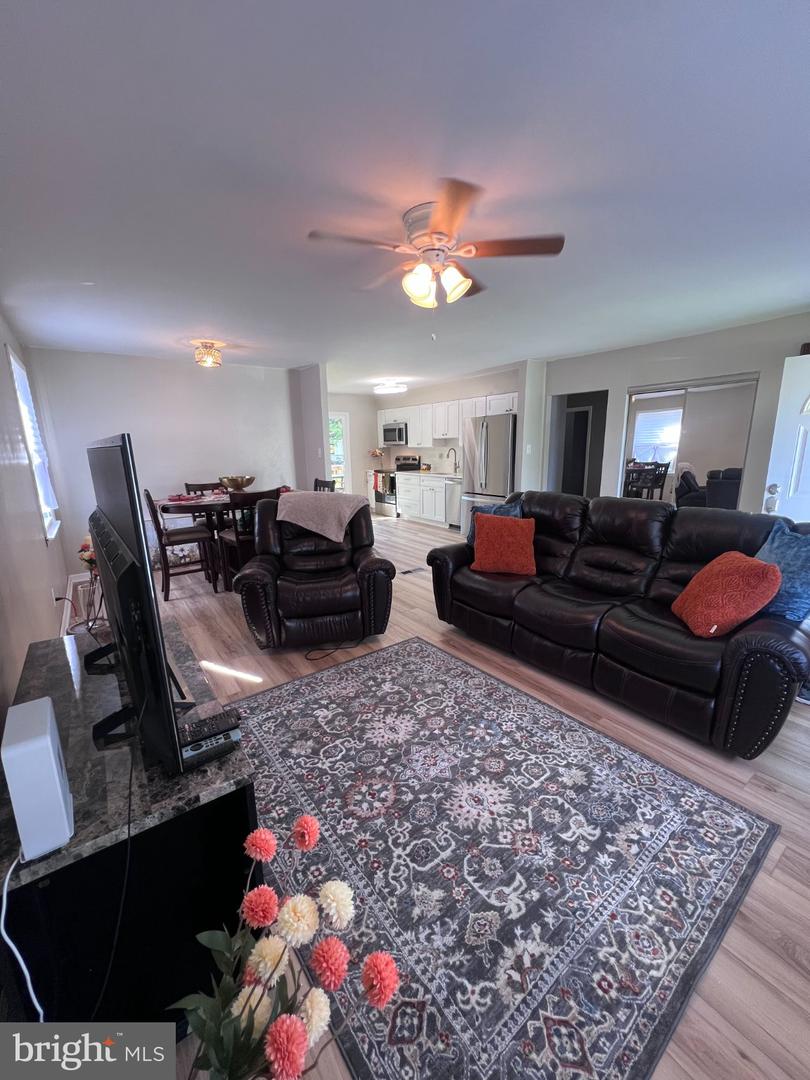 518 Carver Ct Property Photo 3