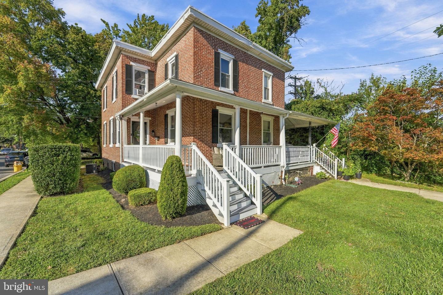6901 MAPLE AVE Property Photo 1
