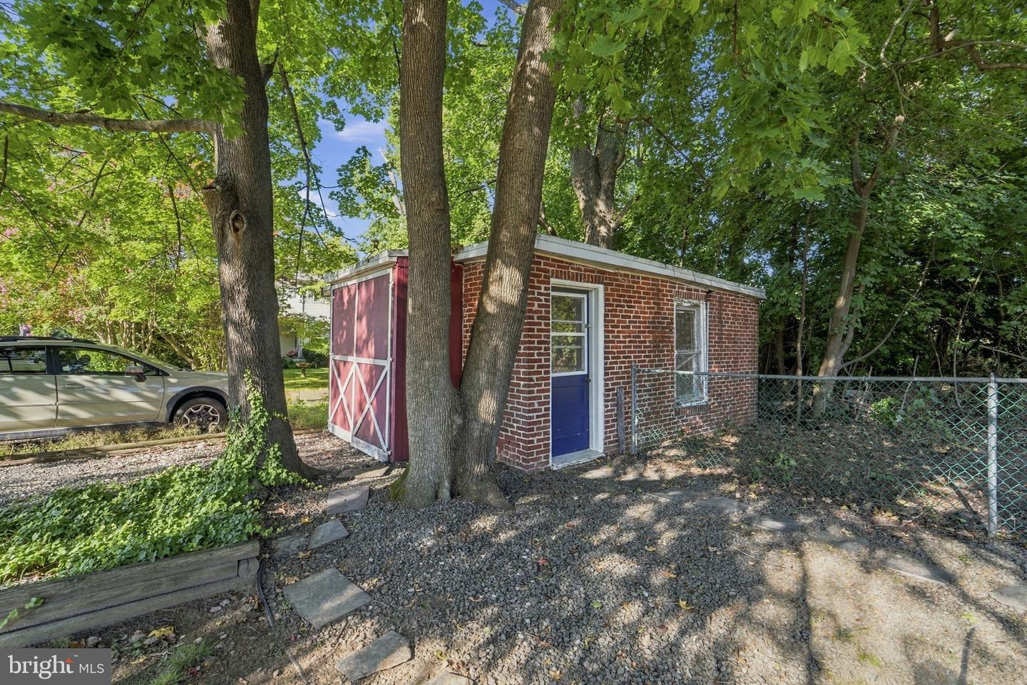 6901 Maple Ave Property Photo 33