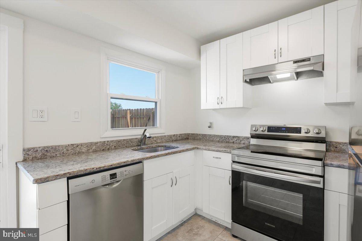 1 Lawrence Ct Property Photo 12