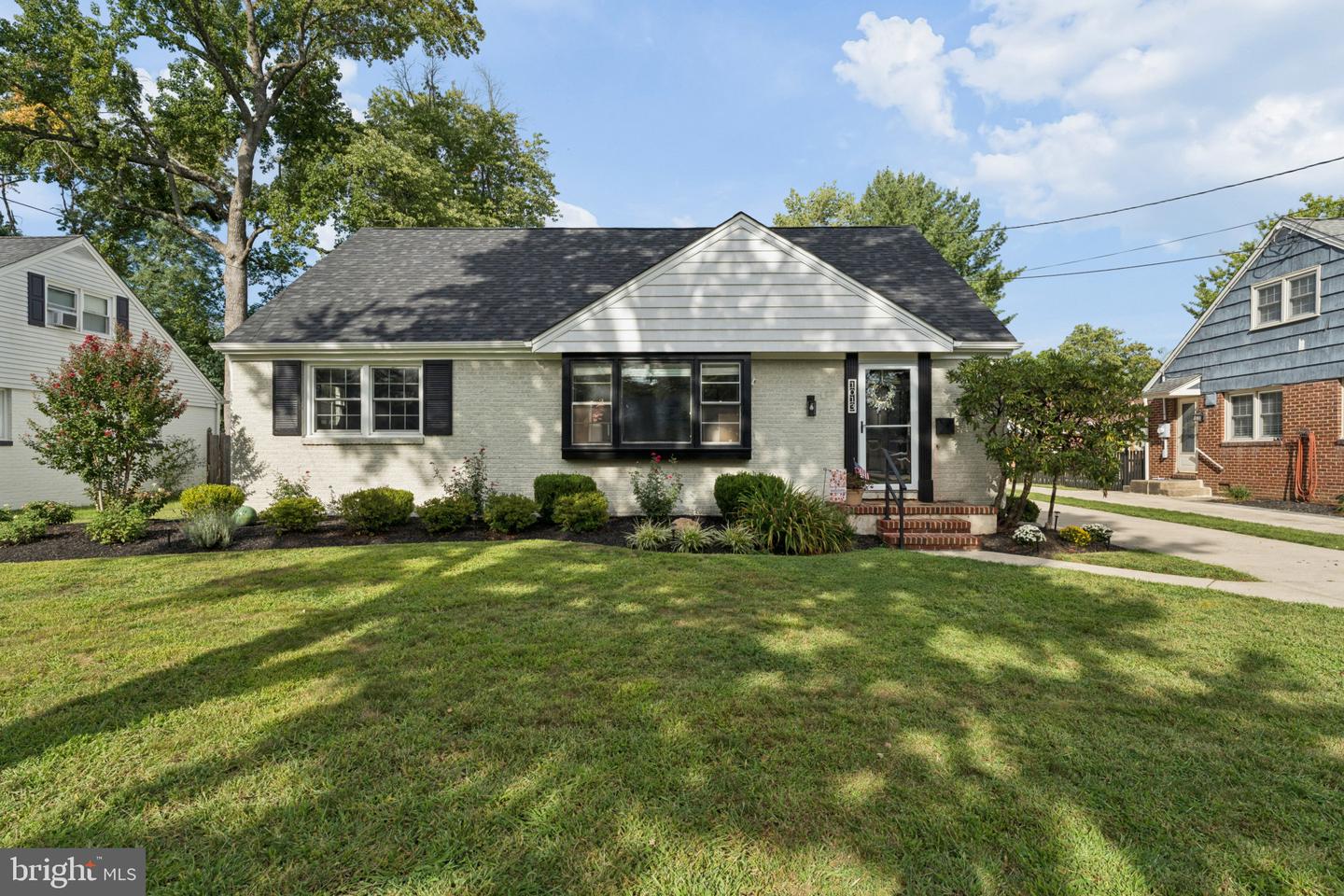 1013 Oakwood Rd Property Photo 1
