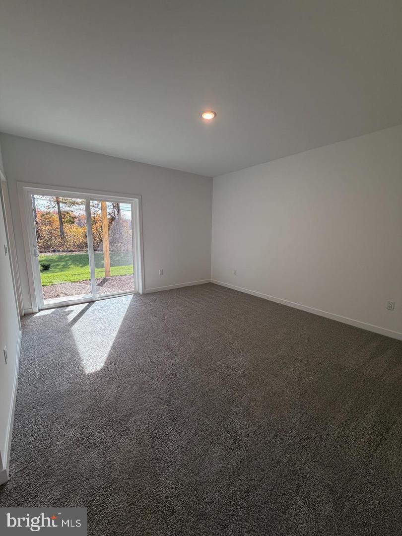 54 Silverbell Ave Property Photo 3