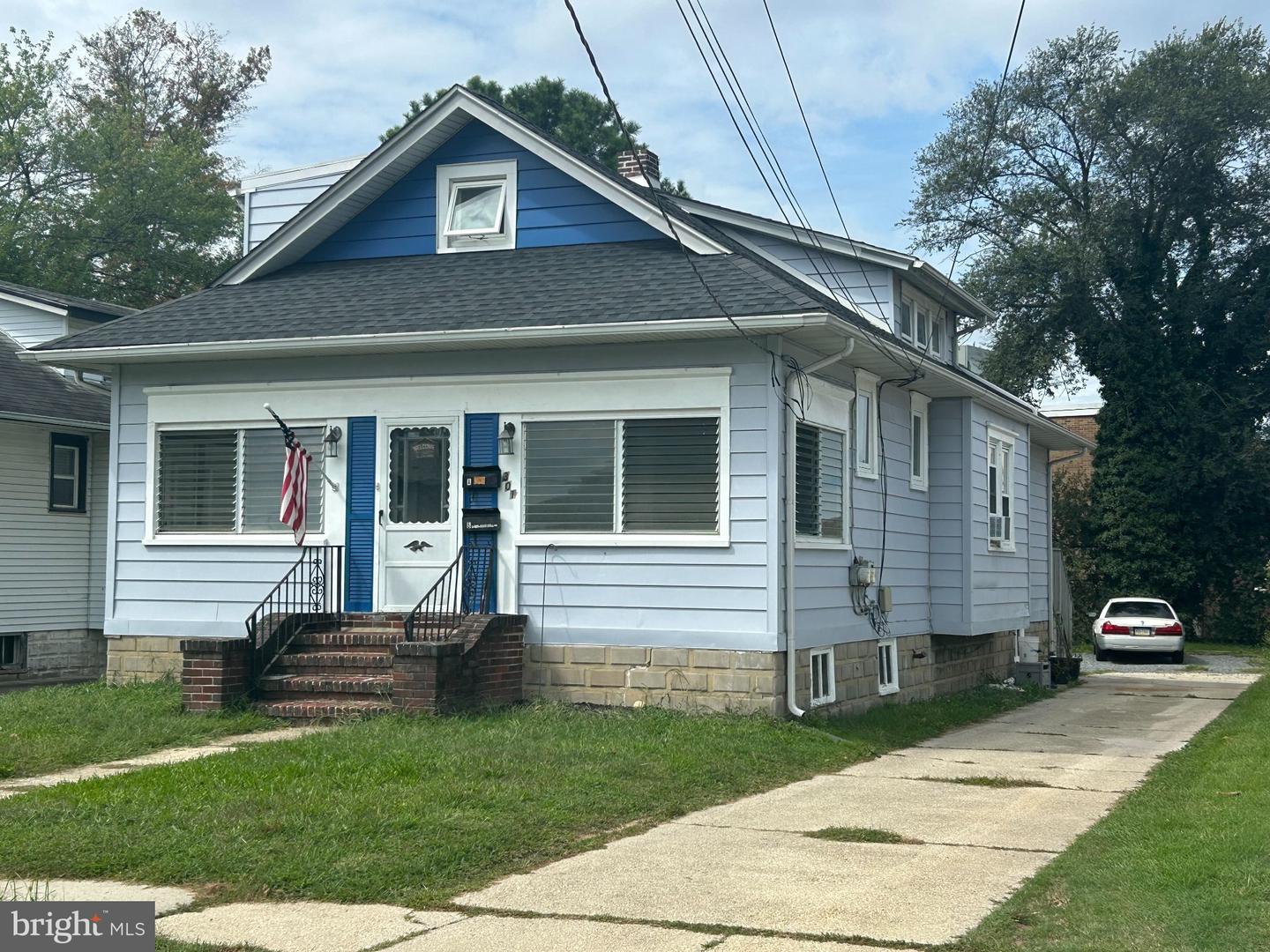 301 Landis Ave Property Photo 1