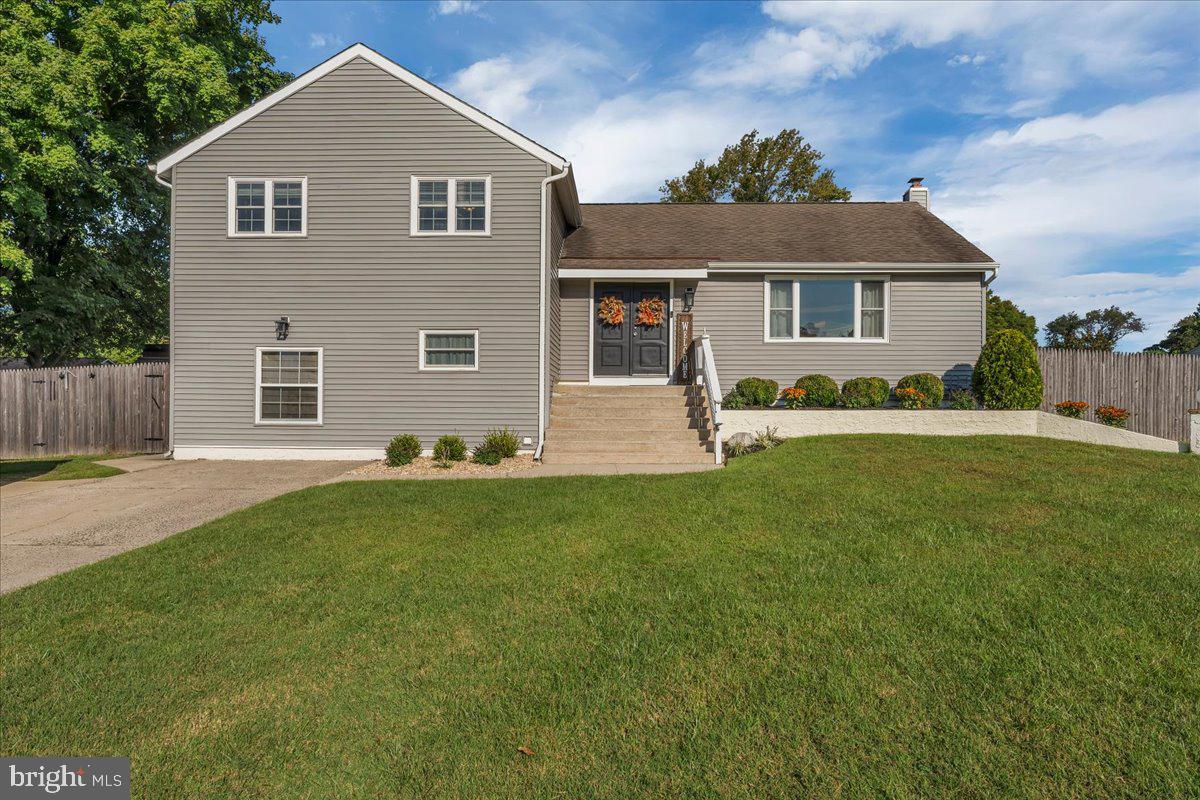 7 Surrey Ct Property Photo 1