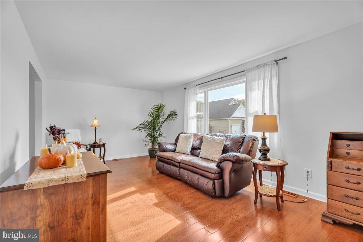 7 Surrey Ct Property Photo 3