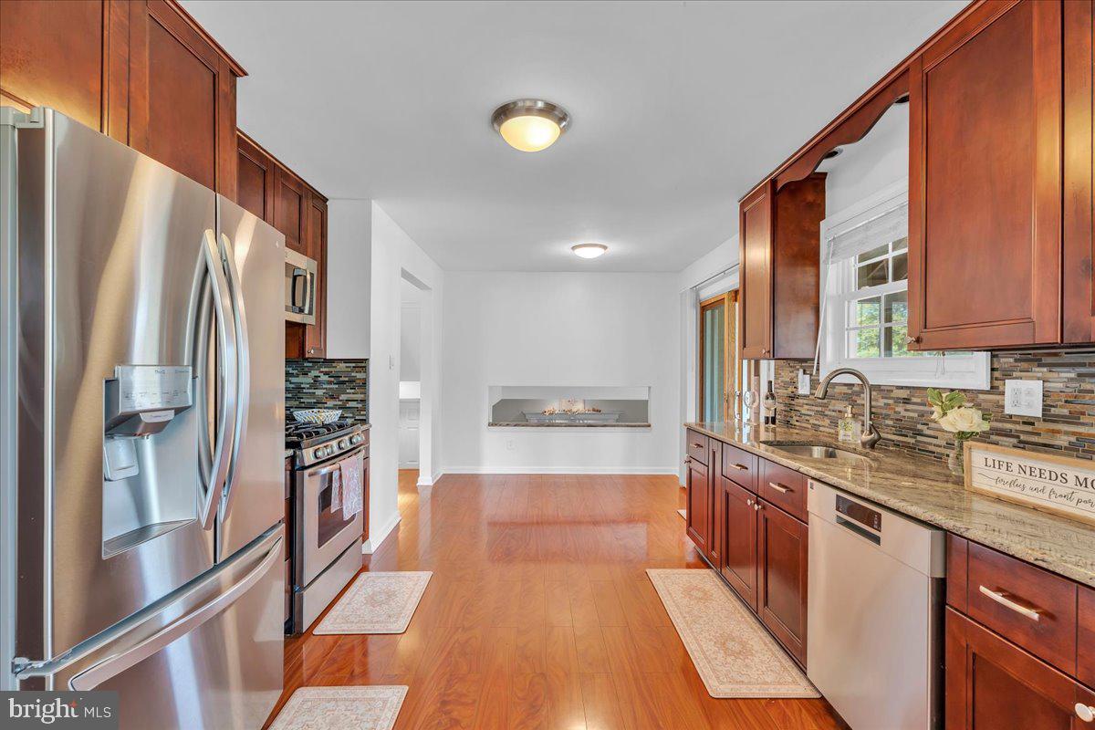 7 Surrey Ct Property Photo 5