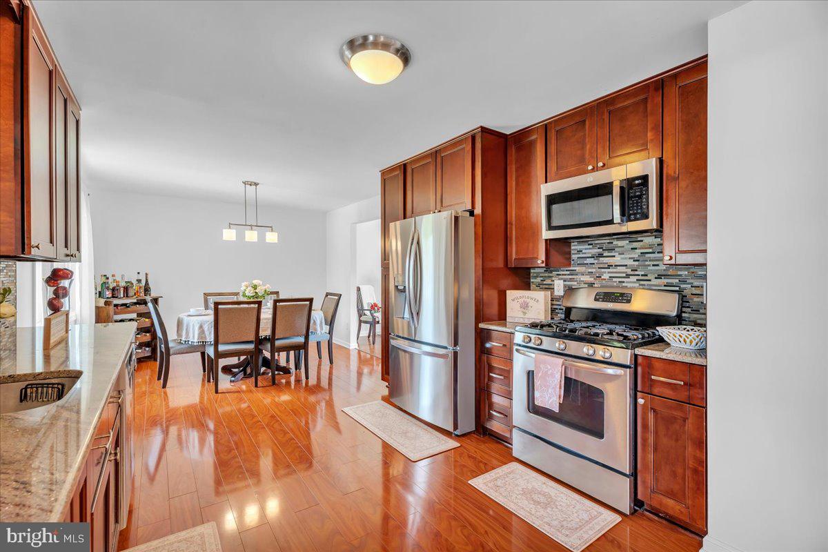 7 Surrey Ct Property Photo 6