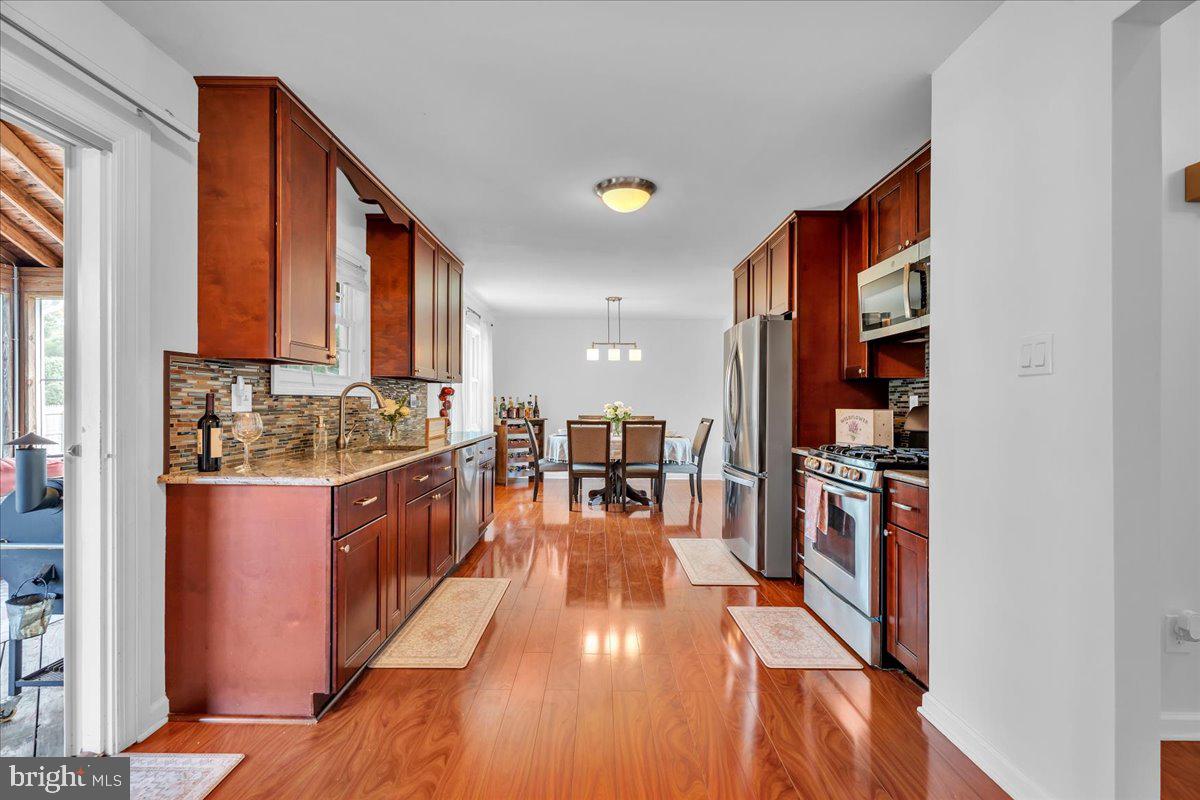7 Surrey Ct Property Photo 8