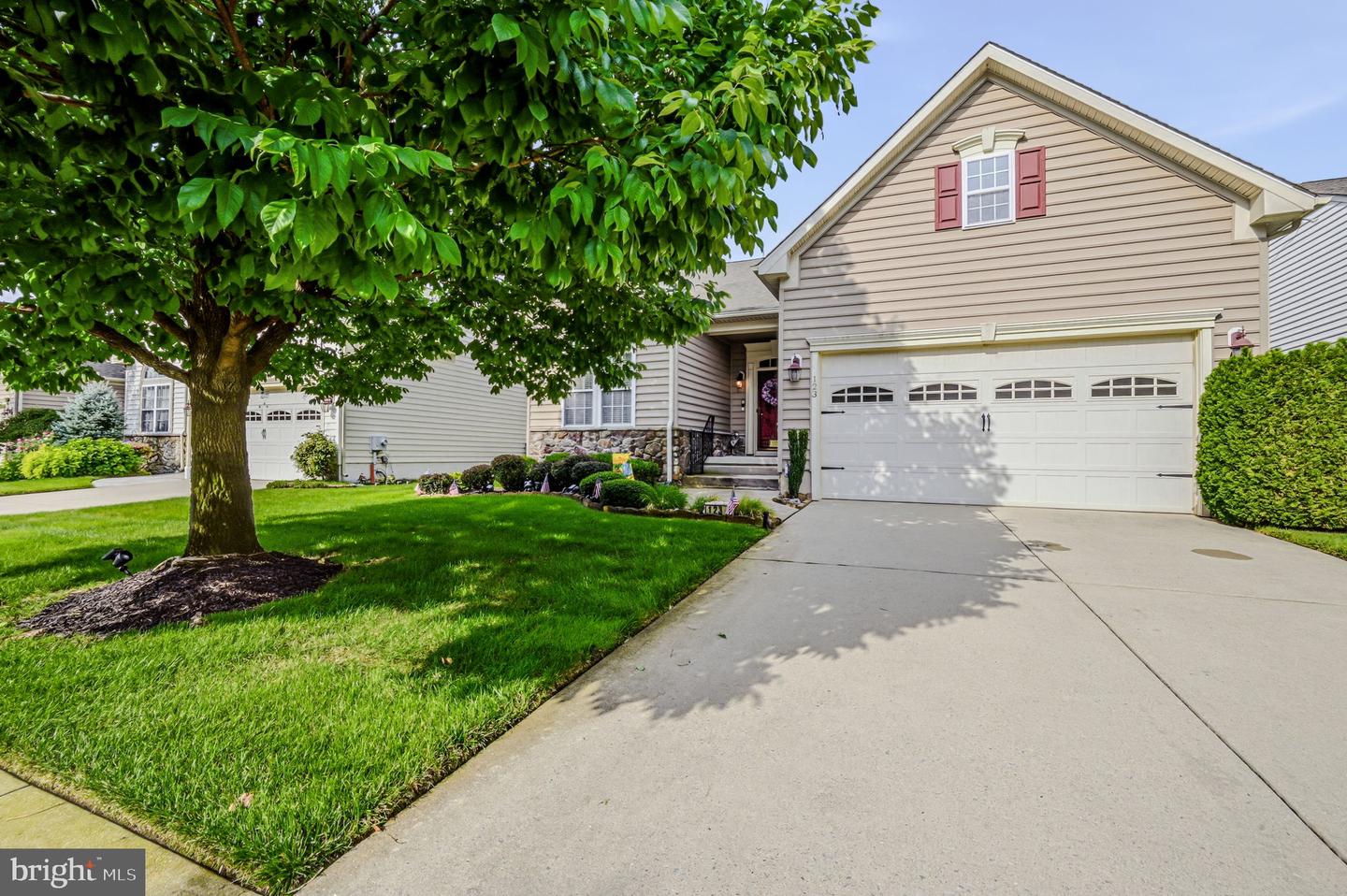 123 Hearthstone Property Photo 1