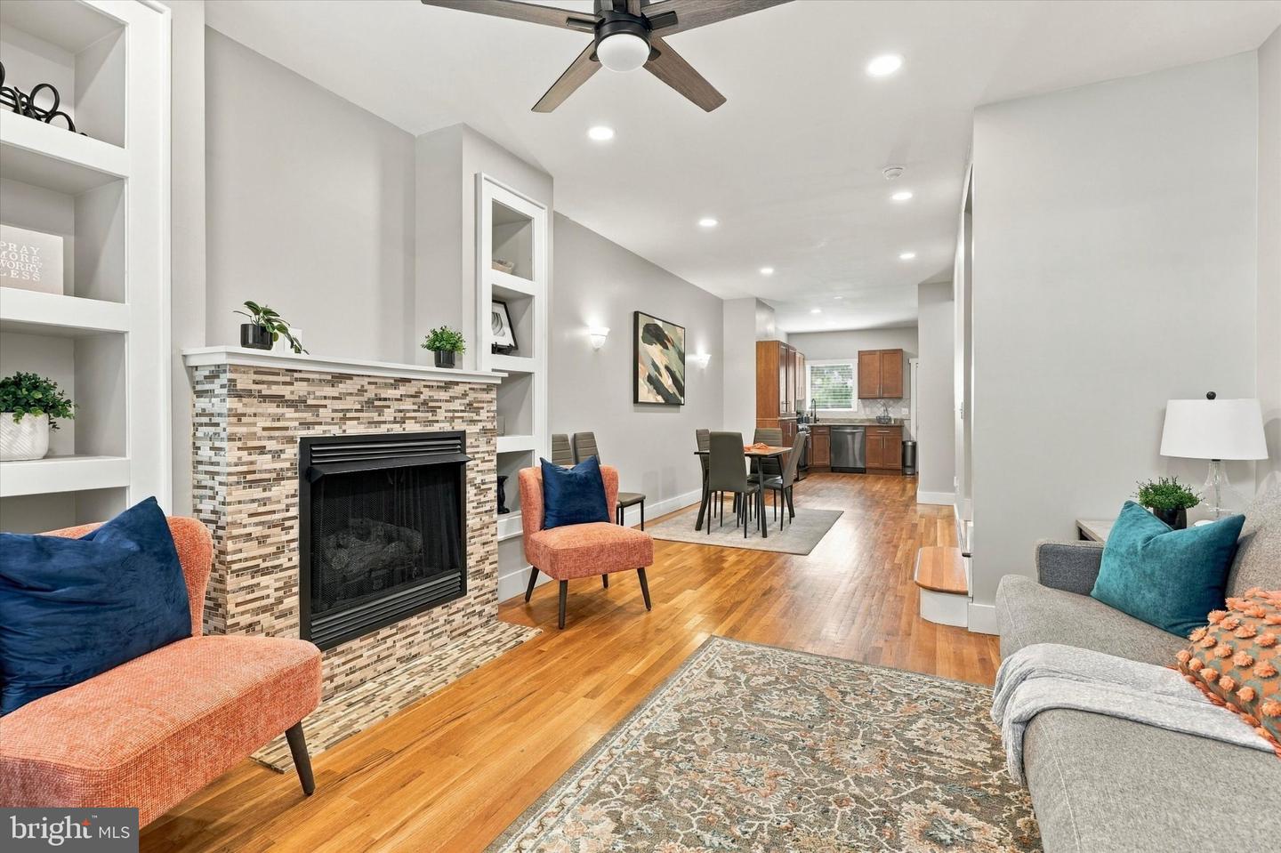 736 NEW ST Property Photo 1