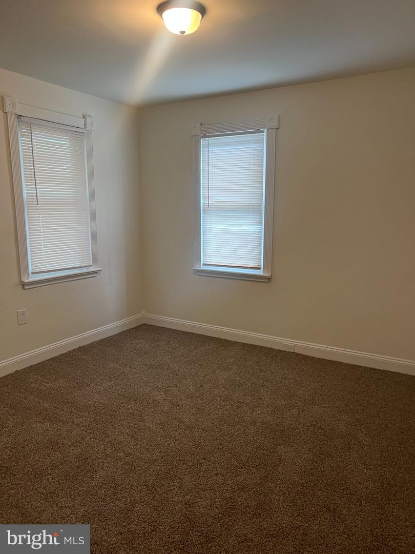 139 Oak Ave Property Photo 5